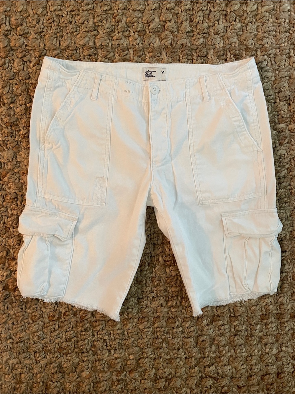 American Eagle Outfitters White Cargo Bermuda Shorts with Flap Pockets Size 8 - Picture 3 of 9